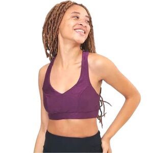 Lola Gets Classic Performance Bra Top - Sangria
Geo Pattern size Medium 💜